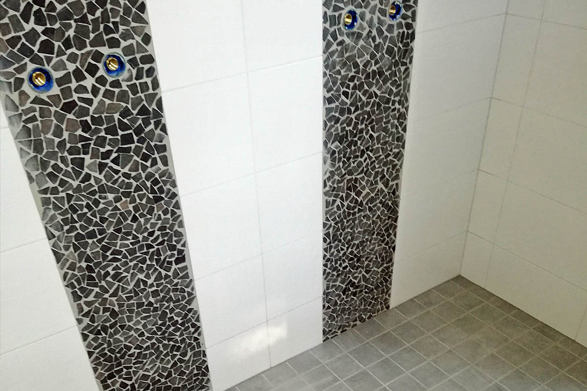 tehosteseinien laatoitukset.